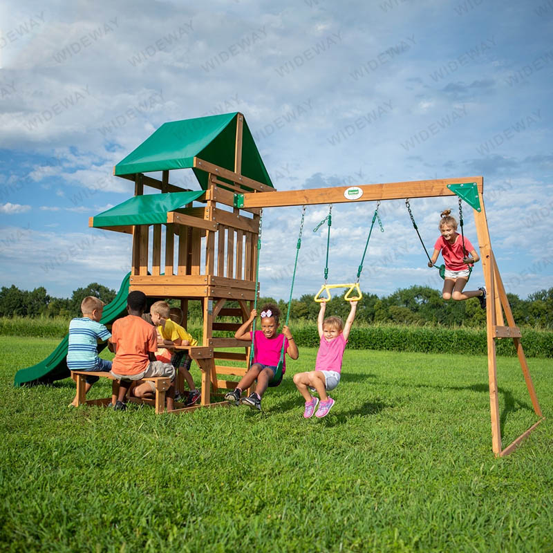 Houten schommelsets voor kinderen in de achtertuin