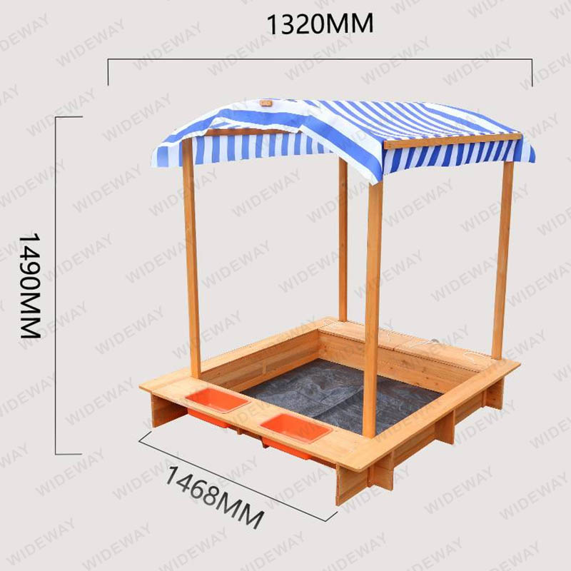 Schaduwrijke houten zandbak